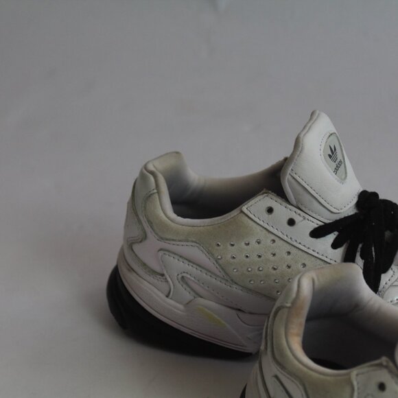 Women's Adidas Retro Fit Sneakers U.S. Size 6 - Preloved - Picture 6 of 16